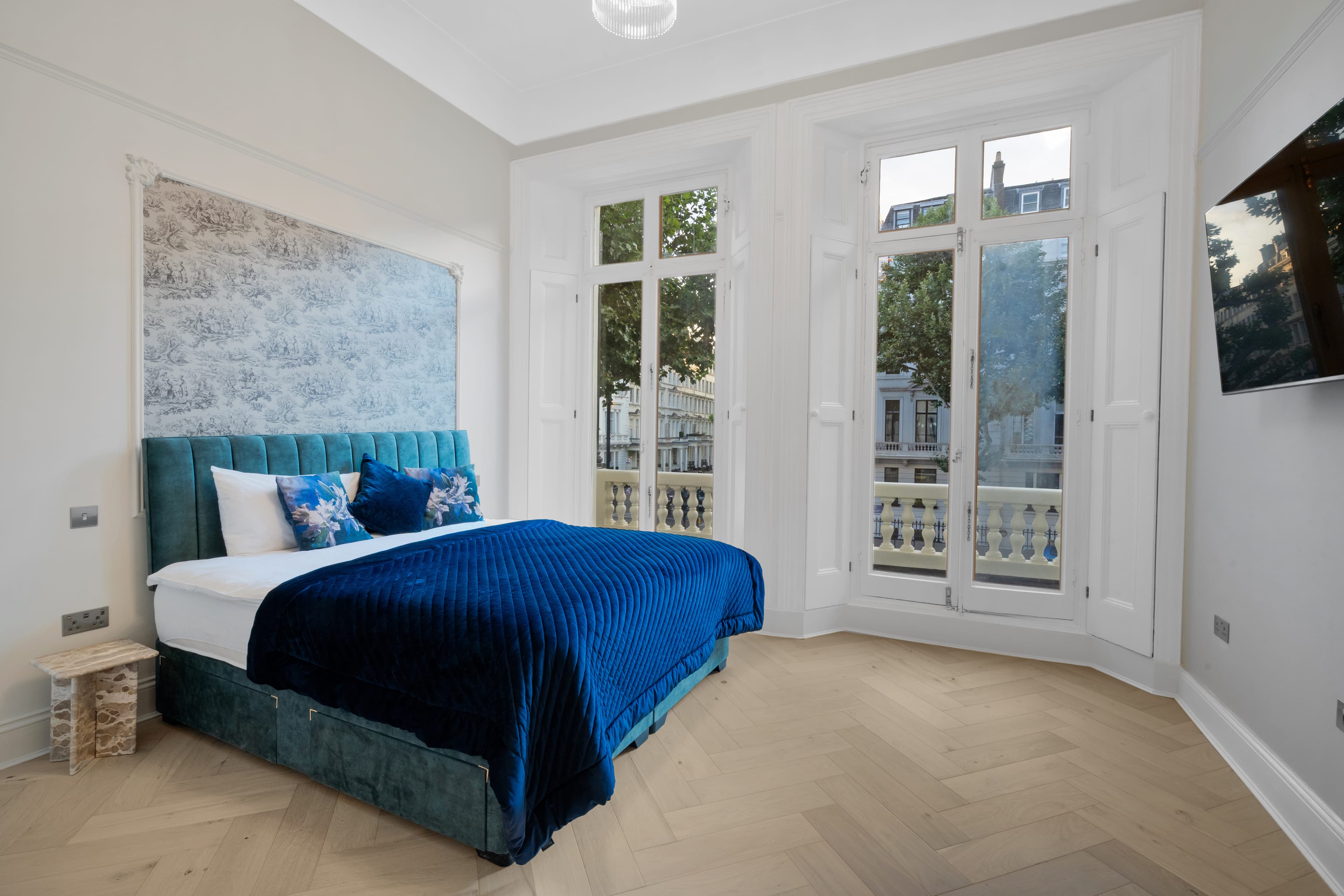 Queen's Gate 6